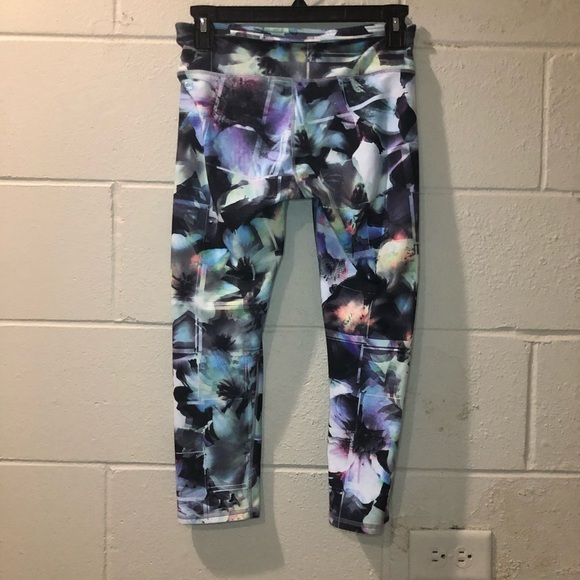 Fabletics Salar Multi-Colored Floral Capris Size Small - Picture 4 of 10